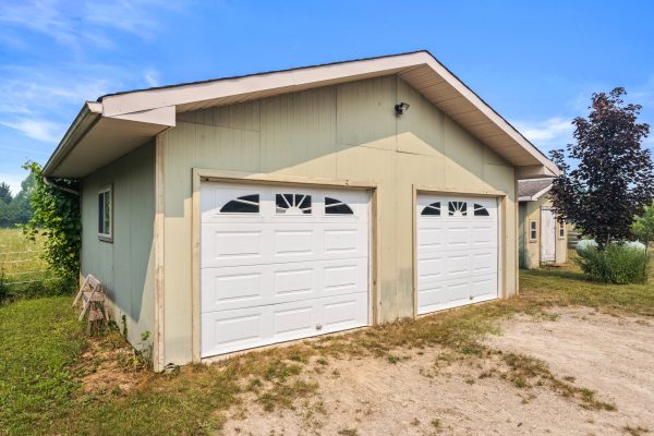 720472 20 SIDE ROAD