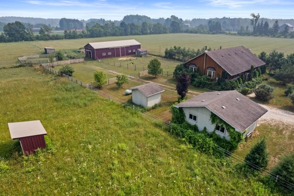 720472 20 SIDE ROAD