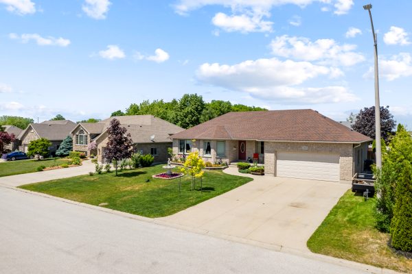 785 WOODLAND DRIVE