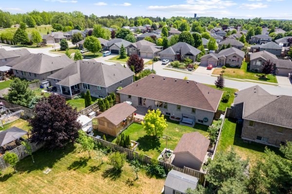 785 WOODLAND DRIVE
