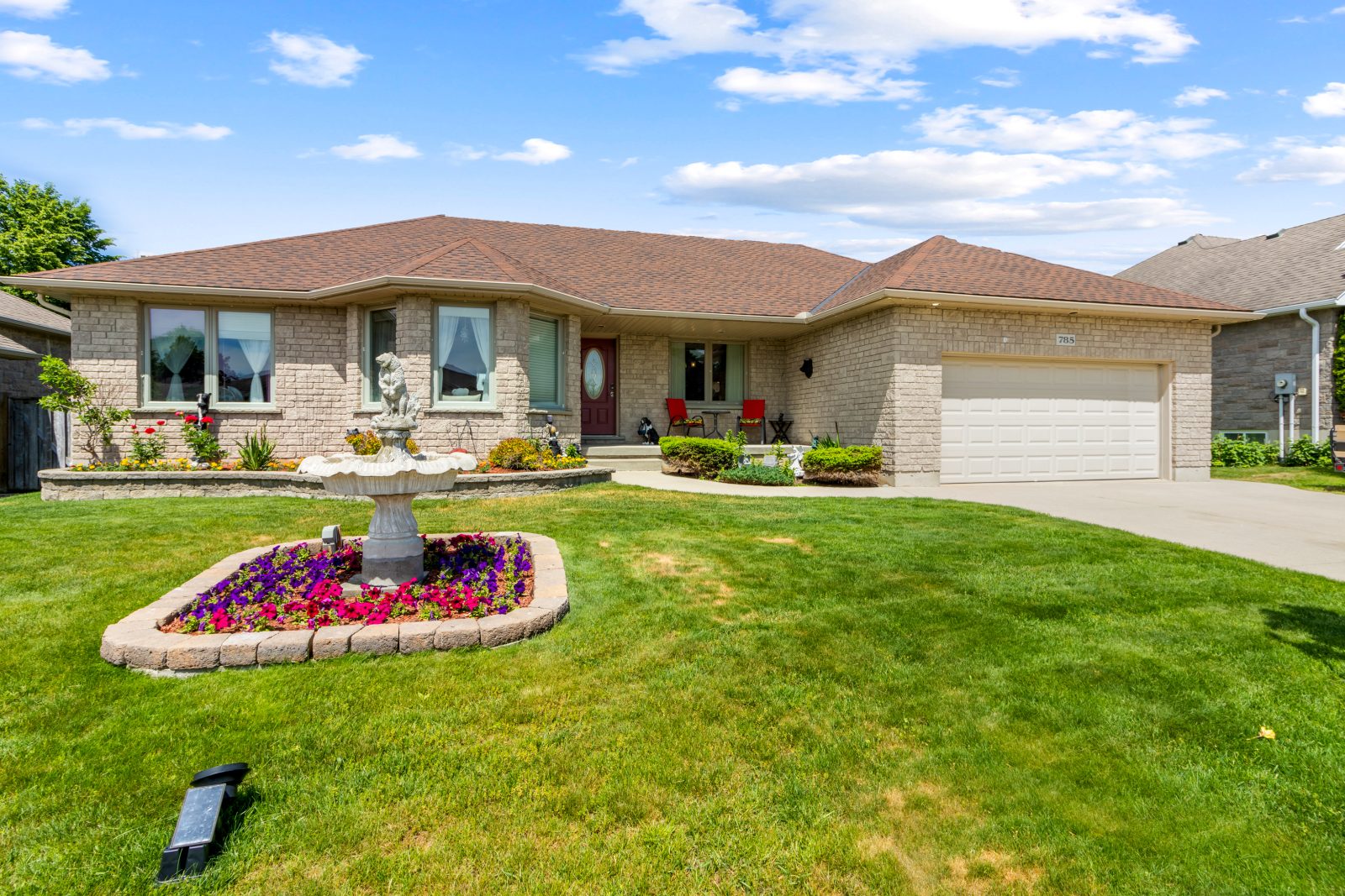 785 WOODLAND DRIVE