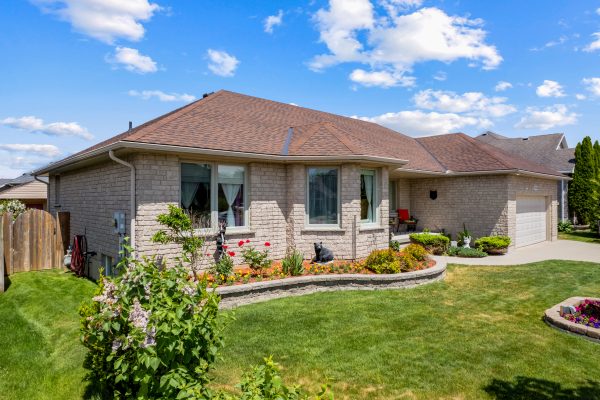 785 WOODLAND DRIVE