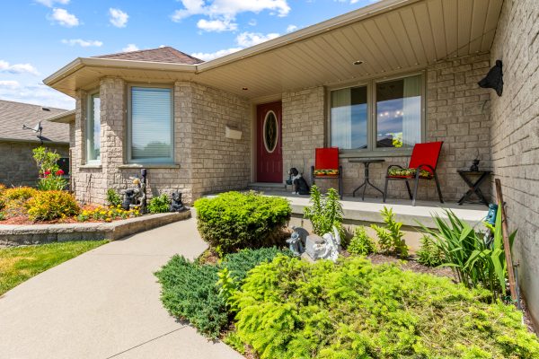 785 WOODLAND DRIVE