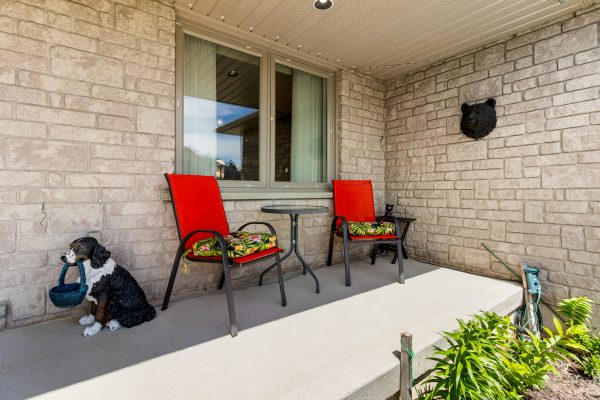 785 WOODLAND DRIVE