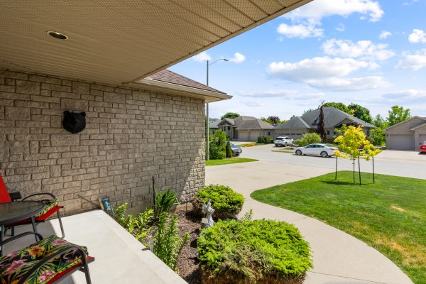 785 WOODLAND DRIVE