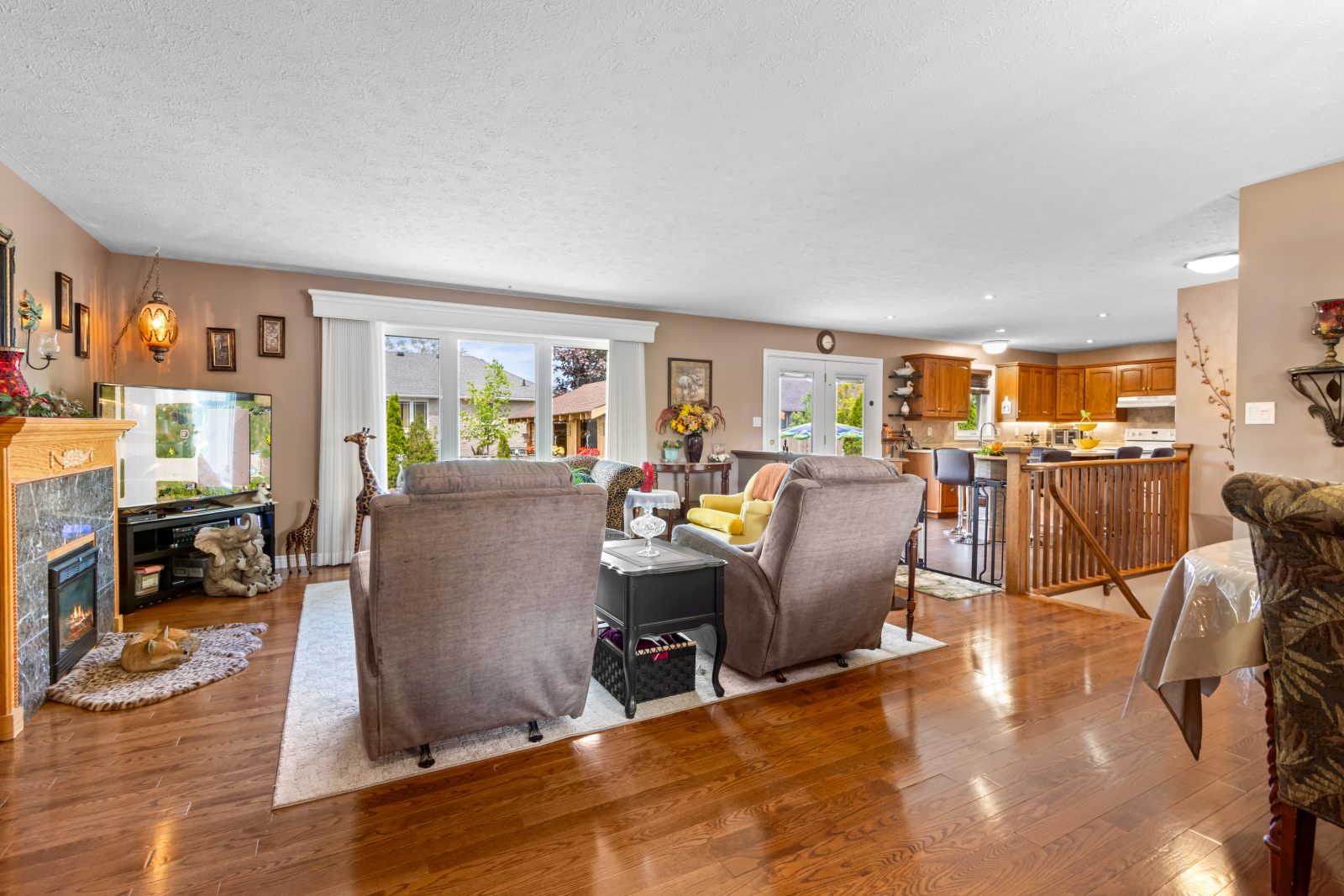 785 WOODLAND DRIVE