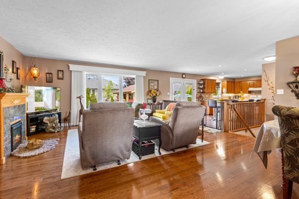 785 WOODLAND DRIVE