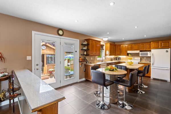 785 WOODLAND DRIVE