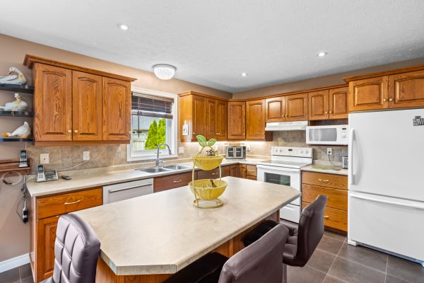 785 WOODLAND DRIVE
