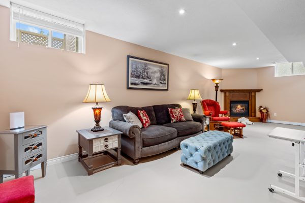785 WOODLAND DRIVE