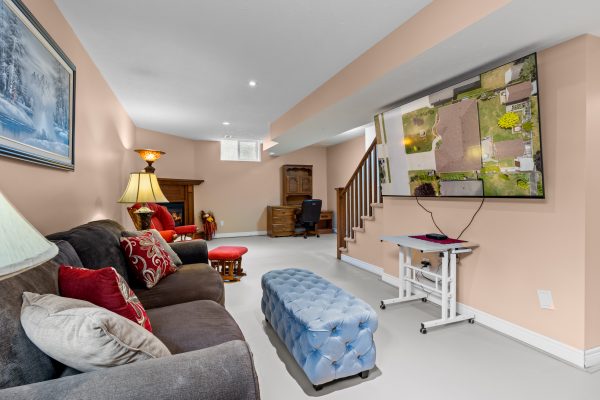 785 WOODLAND DRIVE
