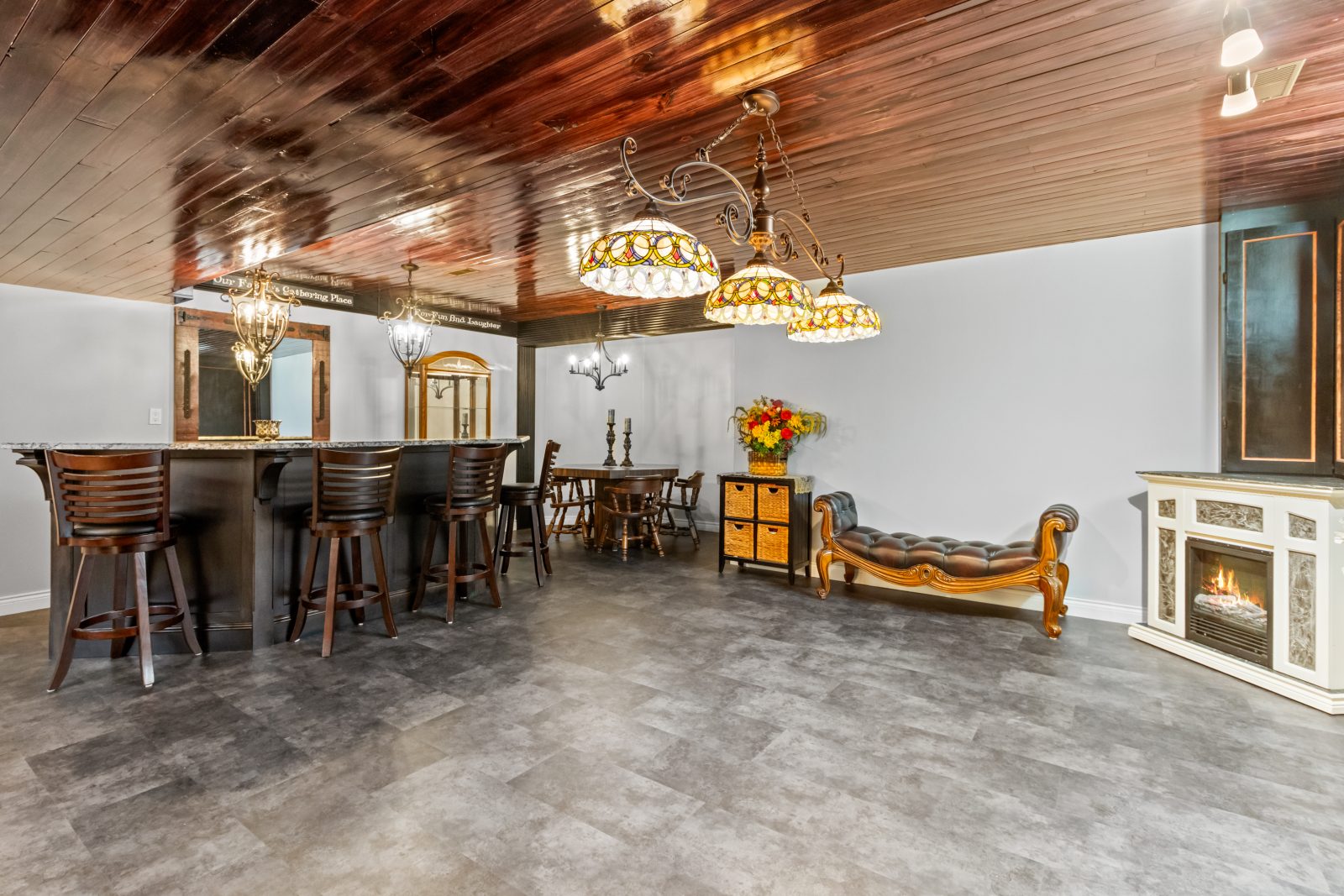 785 WOODLAND DRIVE