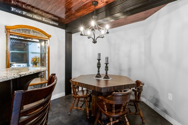 785 WOODLAND DRIVE