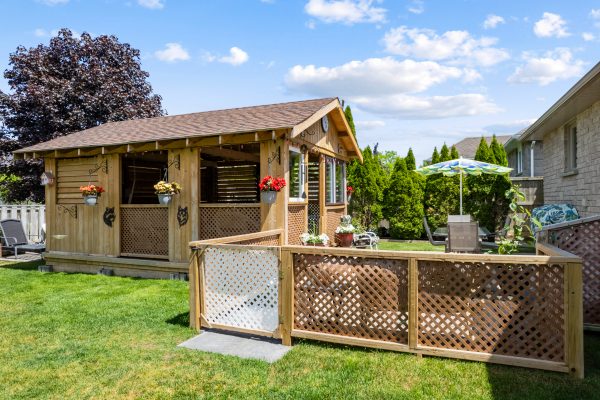 785 WOODLAND DRIVE