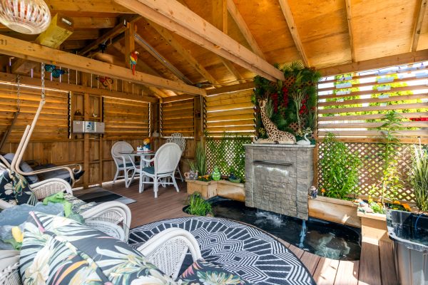 785 WOODLAND DRIVE