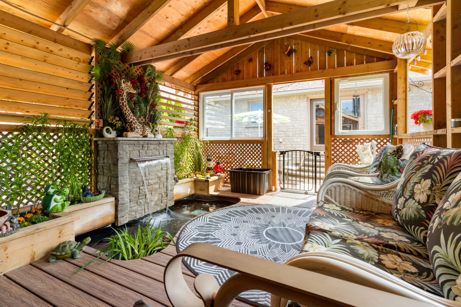 785 WOODLAND DRIVE