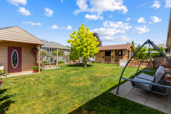785 WOODLAND DRIVE