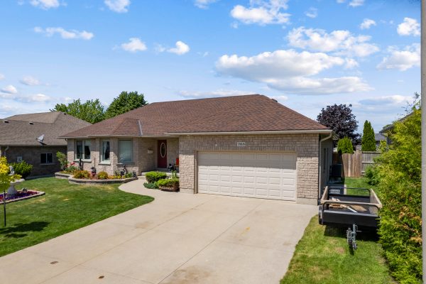 785 WOODLAND DRIVE