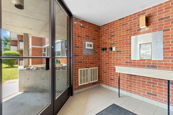 402 - 860 9TH STREET E
