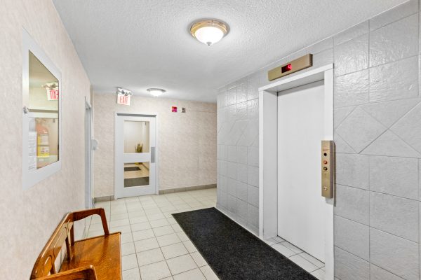 402 - 860 9TH STREET E