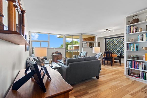 402 - 860 9TH STREET E
