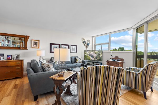 402 - 860 9TH STREET E