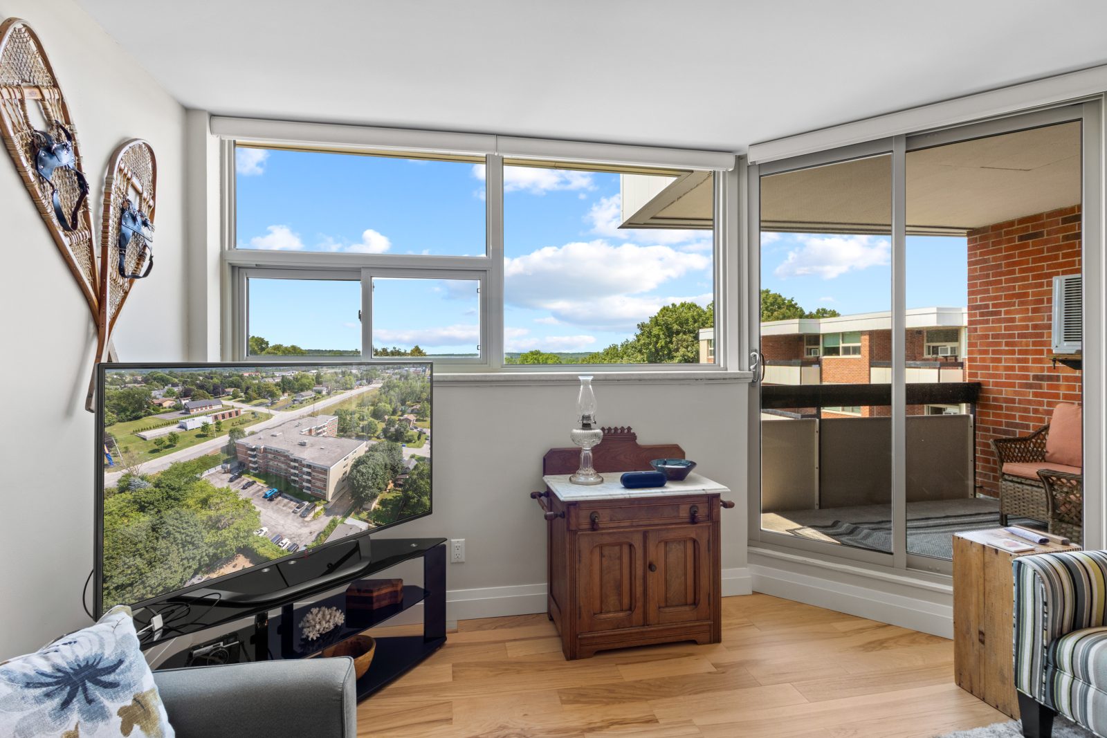 402 - 860 9TH STREET E
