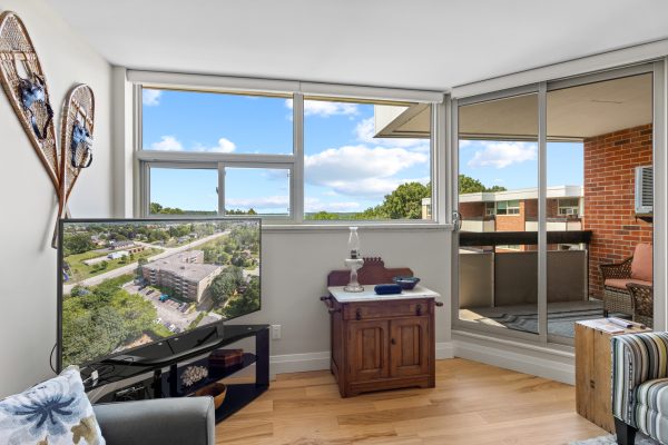 402 - 860 9TH STREET E