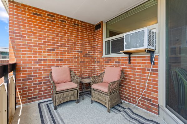 402 - 860 9TH STREET E