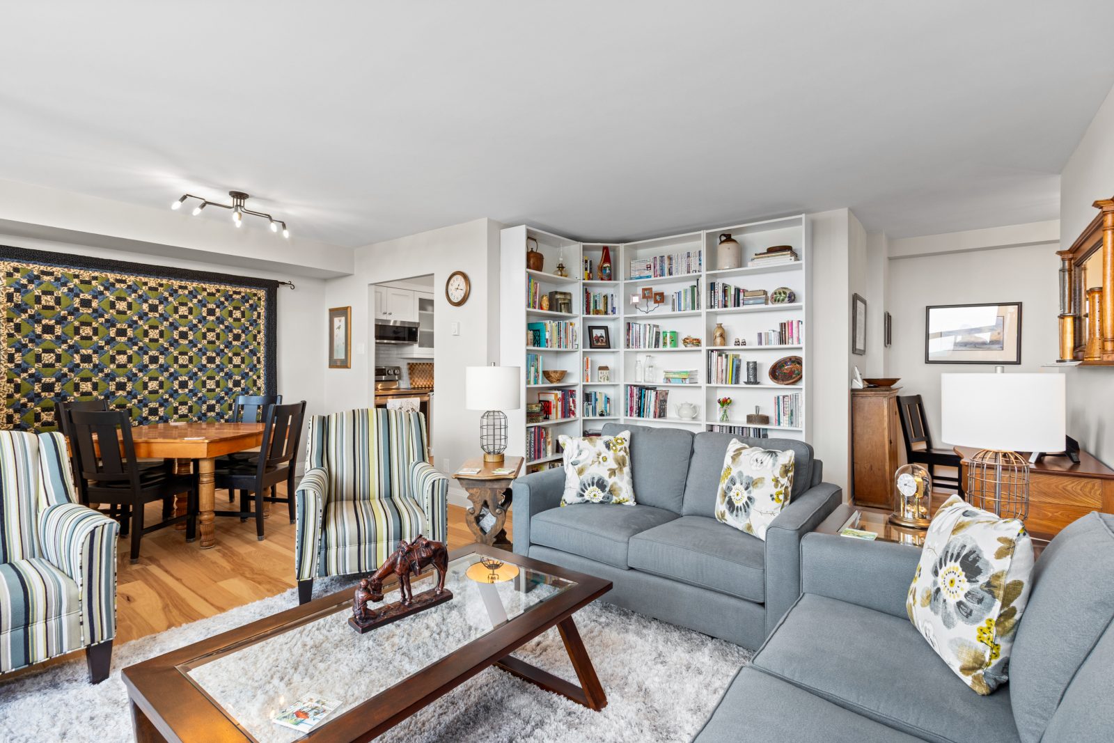 402 - 860 9TH STREET E