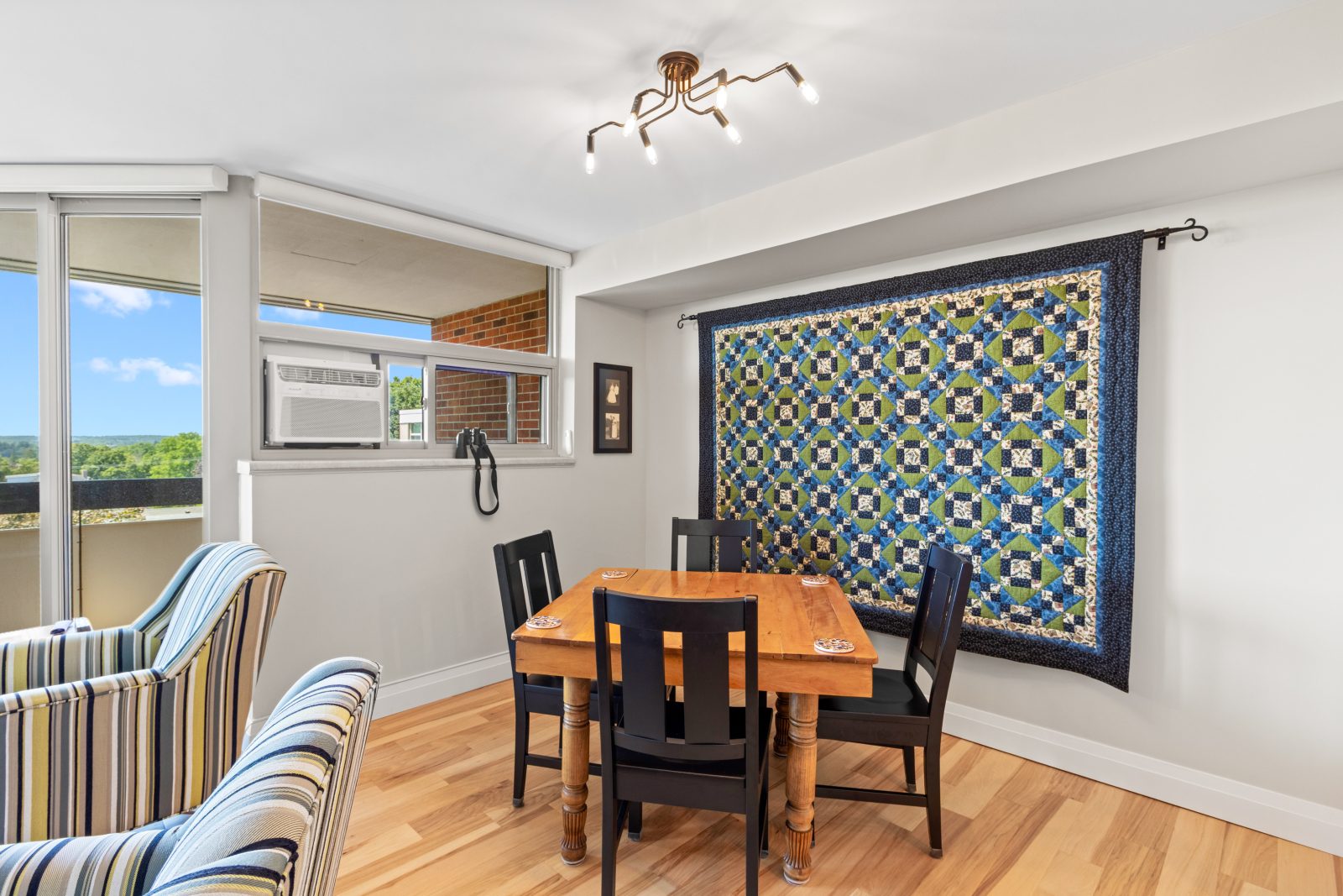 402 - 860 9TH STREET E