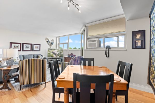 402 - 860 9TH STREET E