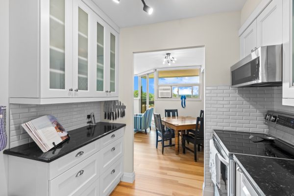 402 - 860 9TH STREET E