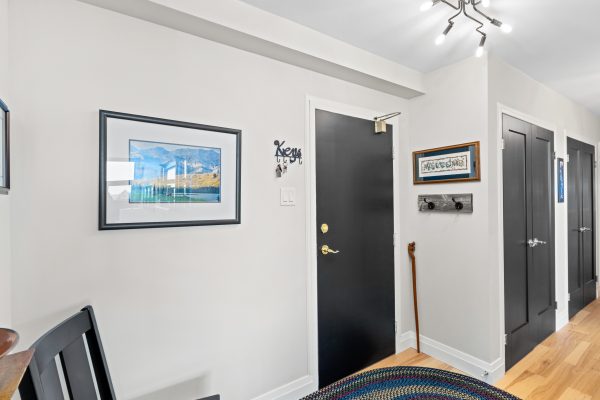 402 - 860 9TH STREET E