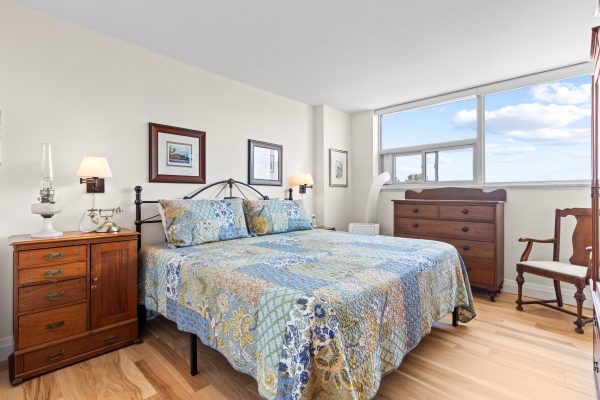 402 - 860 9TH STREET E