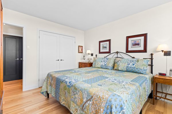 402 - 860 9TH STREET E