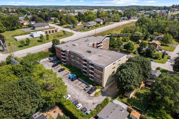 402 - 860 9TH STREET E