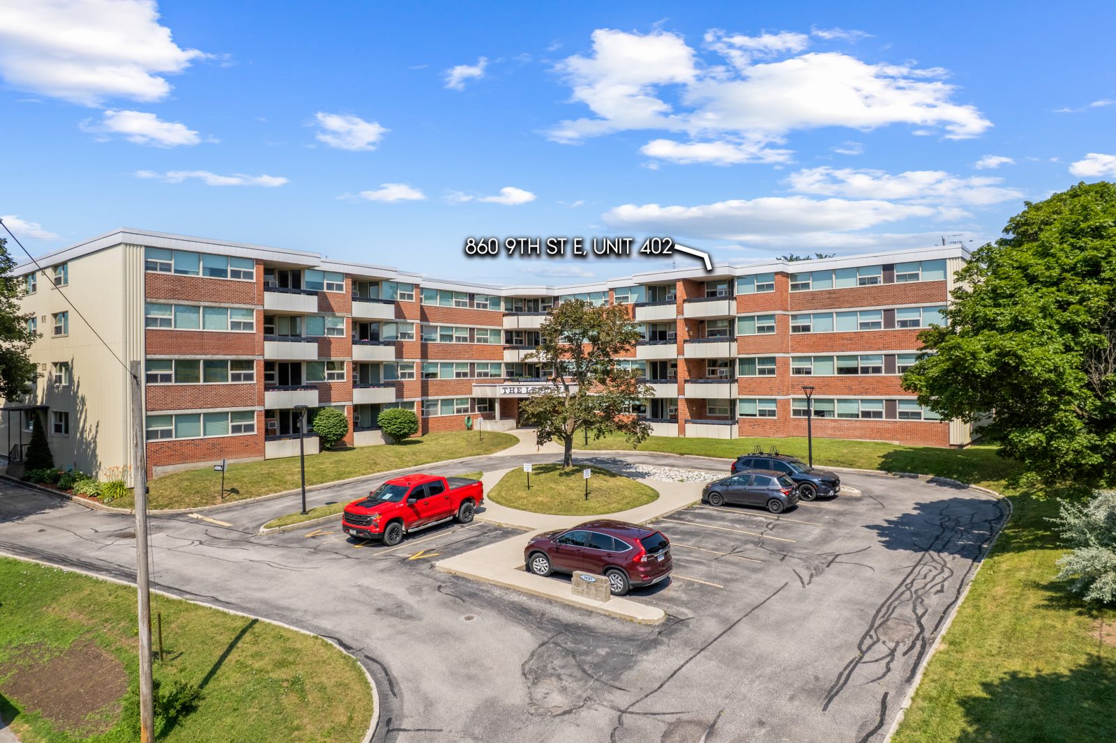 402 - 860 9TH STREET E