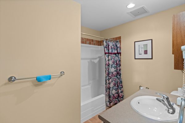 122 - 125 FAIRWAY COURT